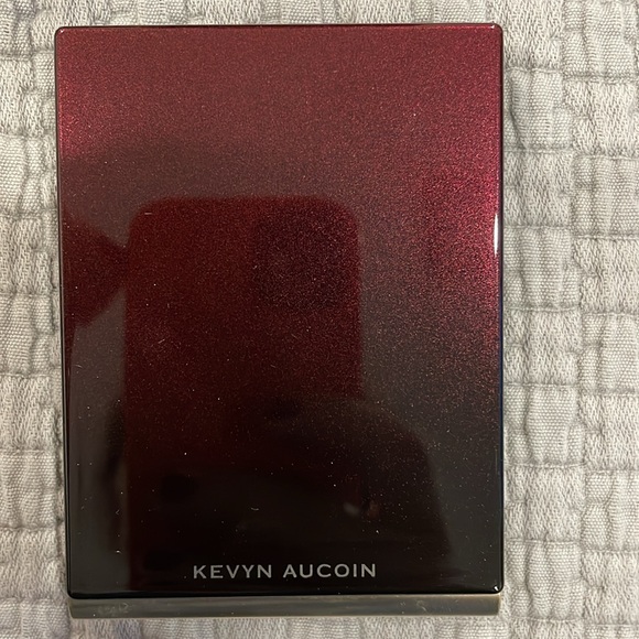 Brand new eye shadow palette by Kevin Aucoin - Picture 2 of 4